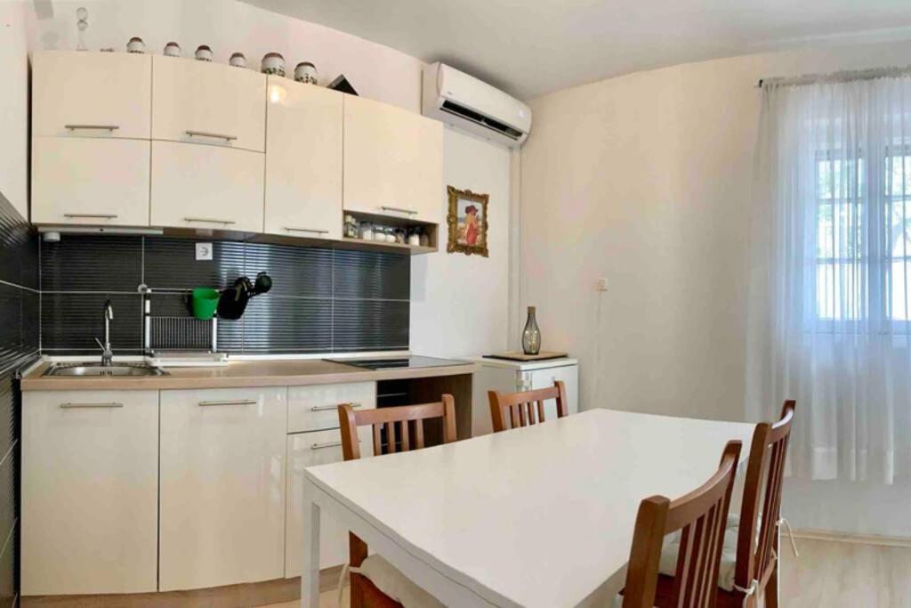 Summer 4 Apartment